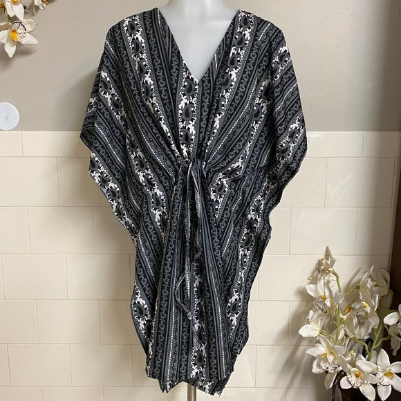 CYN Dresses & Skirts - Woman V-Neck Black Geometric Tunic Cover up Blouse